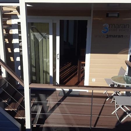 Hotel Hausboot Pula - Floating House Water Lily Exterior foto