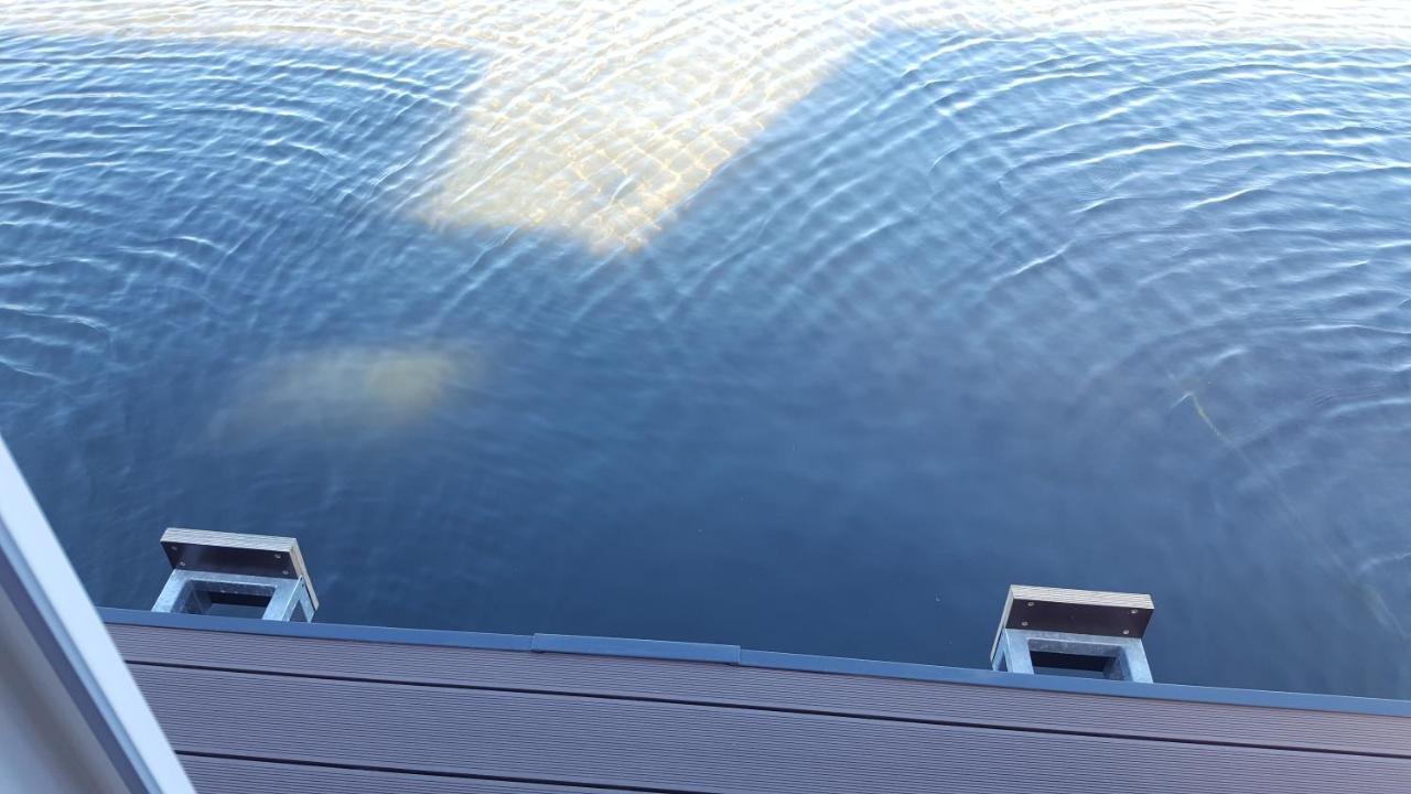 Hotel Hausboot Pula - Floating House Water Lily Exterior foto